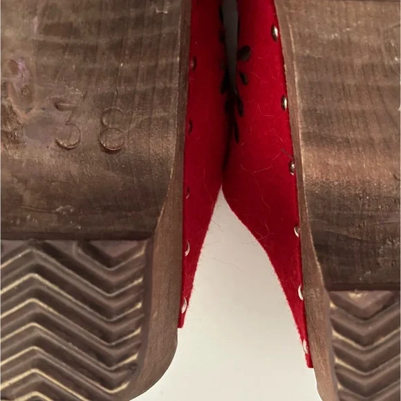 Ann Louise Roswald Red Felt Black Embroidered Wood Clogs Size EU 38 - Picture 4 of 9